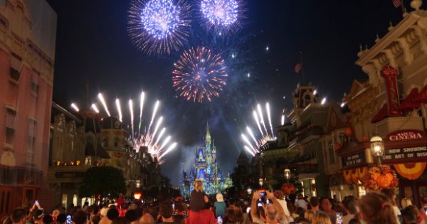 Disney interdit de fumer et de vapoter dans ses parcs d'attractions en Californie et en Floride