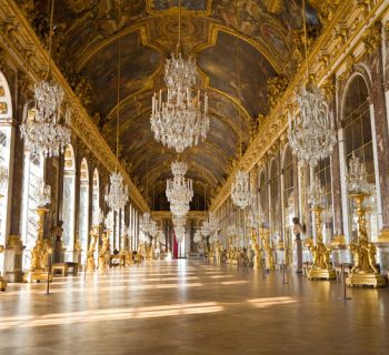 Versailles organise une rave cet été dans la Galerie des Glaces