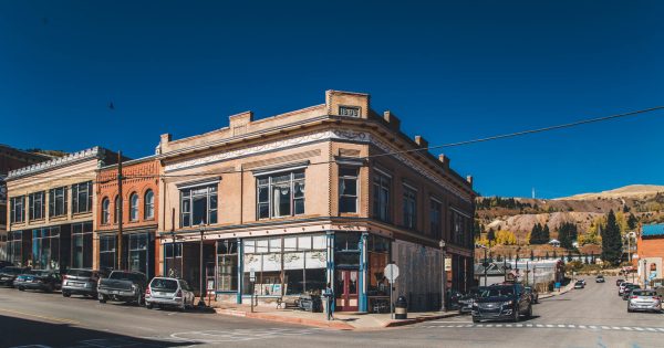 Réouverture d'un hôtel "hanté" dans le Colorado avec des chambres sur le thème des tueurs en série