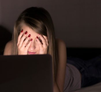 La loi britannique sur le revenge porn n'est pas appliquée correctement