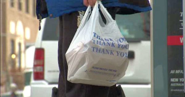 Les législateurs new-yorkais concluent un accord interdisant les sacs en plastique à partir de mars 2020