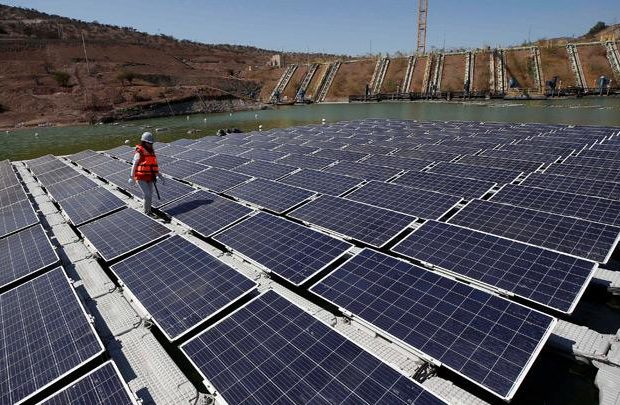 Tesla veut relancer son activité d'énergie solaire en baissant les prix des panneaux solaires