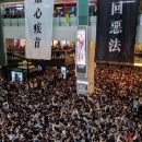 Les manifestations à Hong-Kong provoquent l'annulation de vols et le blocage de routes